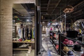 個性服裝店設(shè)計裝修效果圖片