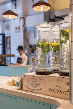 水果奶茶店裝潢設(shè)計效果圖片