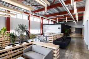 企業(yè)辦公室loft風(fēng)格室內(nèi)裝修圖