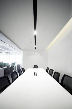 現(xiàn)代公司loft辦公室裝飾效果圖