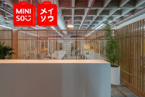 靚麗橙色風格辦公室裝修圖