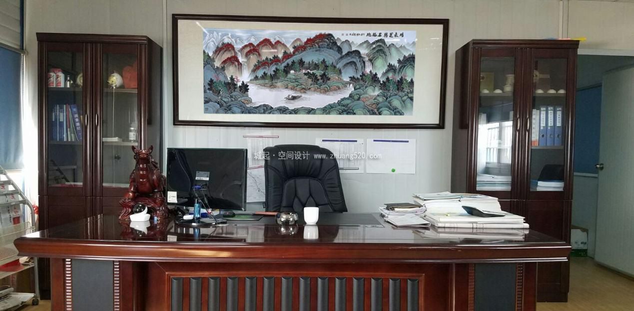 辦公桌上的擺放