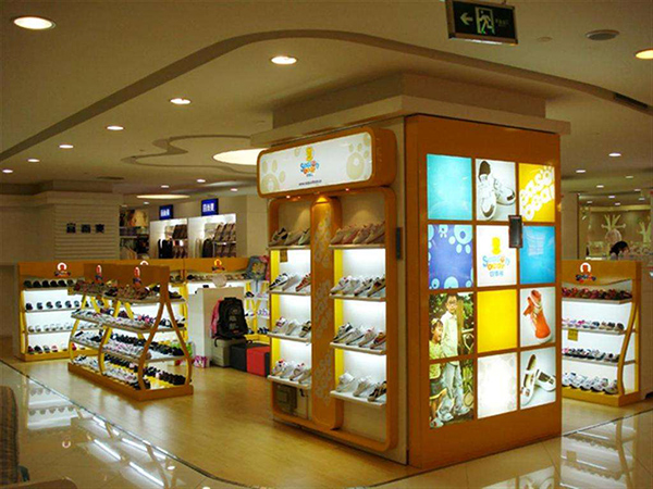 童鞋<a href=http://m.tt45tt.cn/pictrue/zmd target=_blank class=infotextkey>專賣店裝修效果圖</a>片
